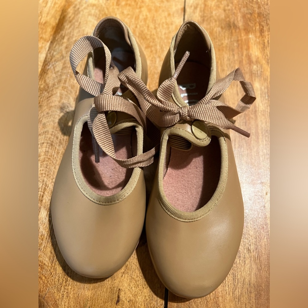 Bloch tan tap shoes size 8.5 kids, Great Condition
